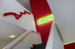 Loops – Wandarbeit – Leuchtobjekte, ausgelaserte Plexiglasformen – KFH Nierenzentrum Koeln 2009